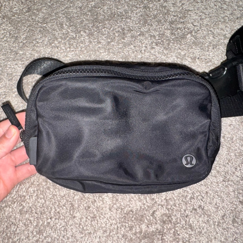 Lululemon athletica classic crossbody bag